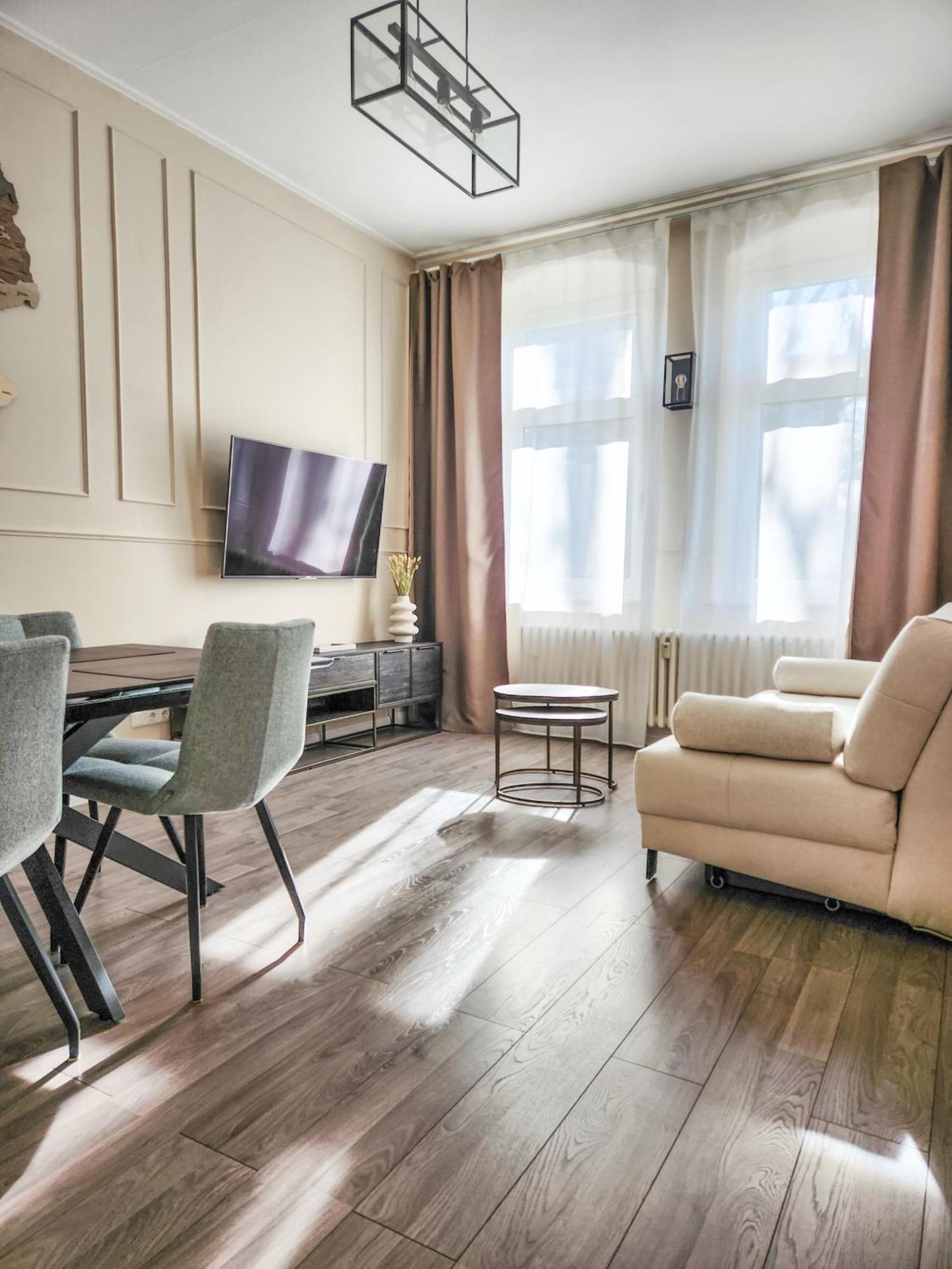 Geli Homes L1 - 2X Zimmer, 2X Kingsize Bett, 1 Bis 4 Personen, Parkplatz, Tv, Wifi, Top Kueche, Kaffee, Tee Lünen Eksteriør billede